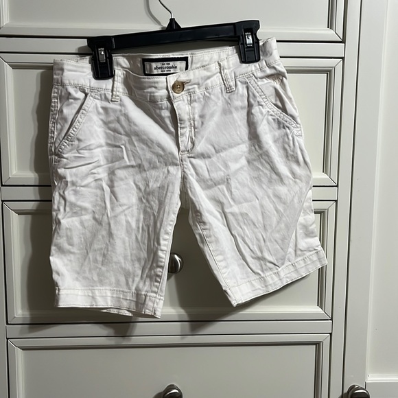 White Abercrombie kids shorts - Picture 1 of 3